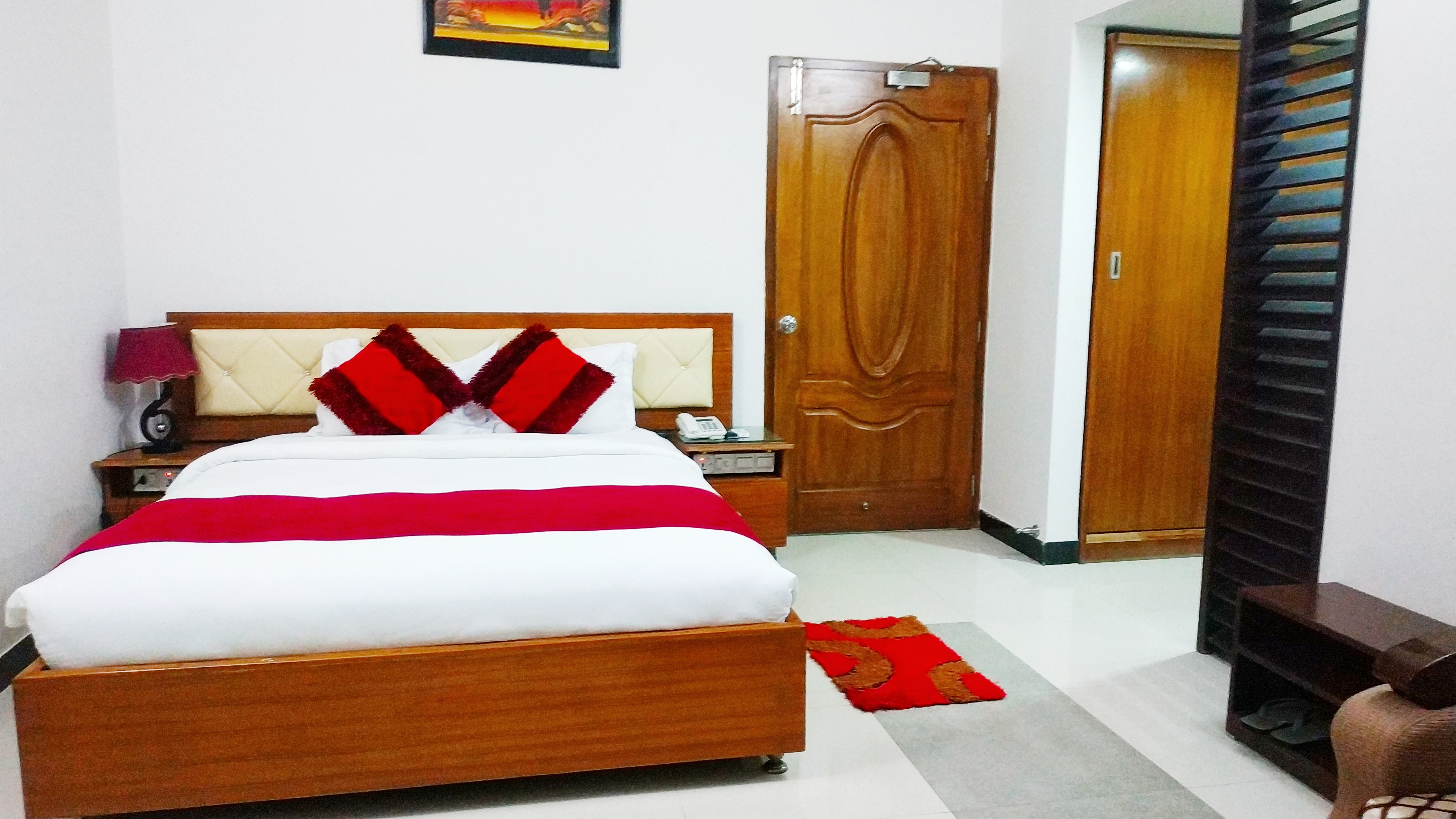 Deluxe Couple (1 Couple Bed) at Hotel Khan Palace – Kuakata Accommodation