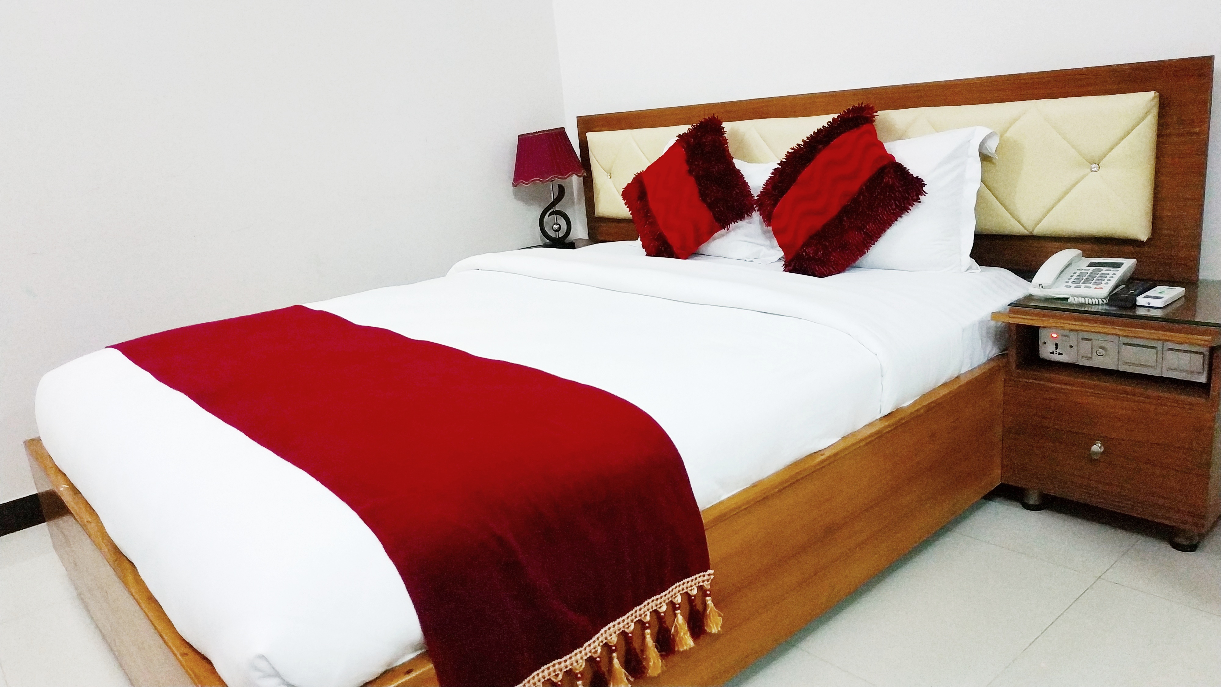 Deluxe Couple (1 Couple Bed) – Hotel Khan Palace Kuakata Gallery