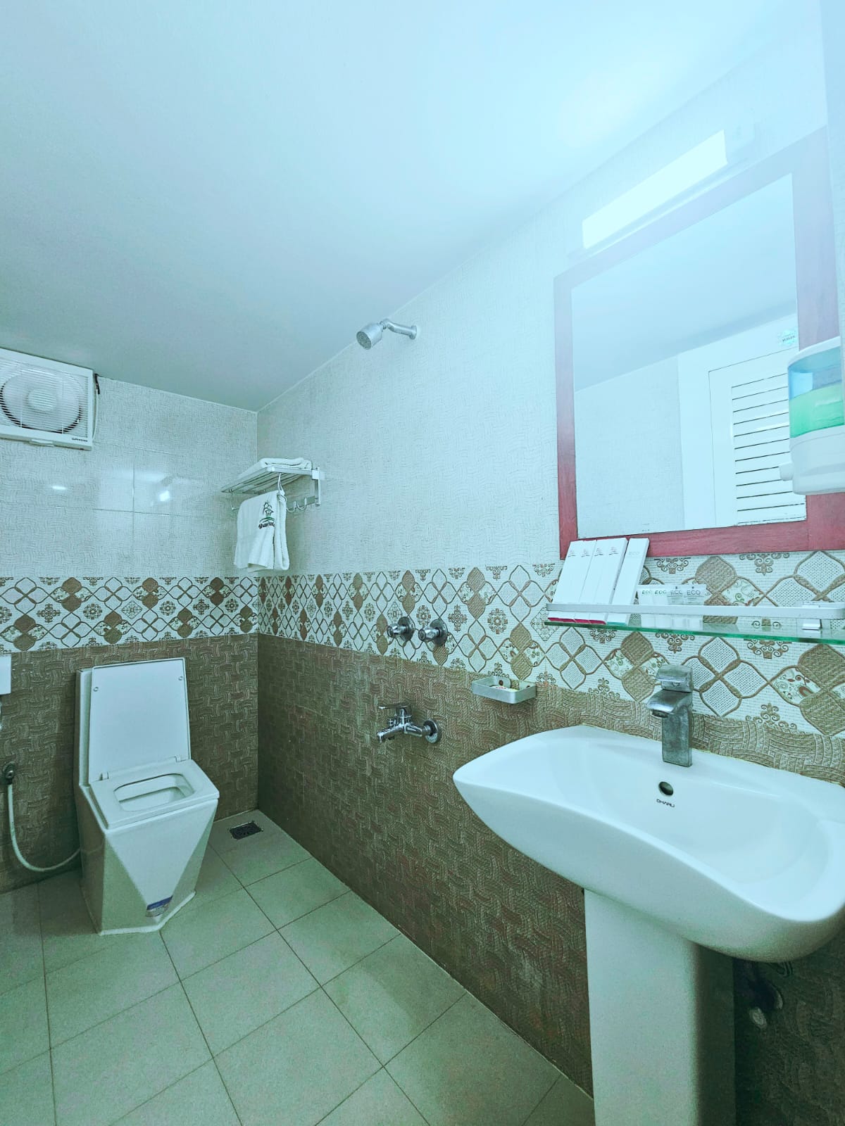 Deluxe Couple (1 Couple Bed) – Hotel Khan Palace Kuakata Gallery