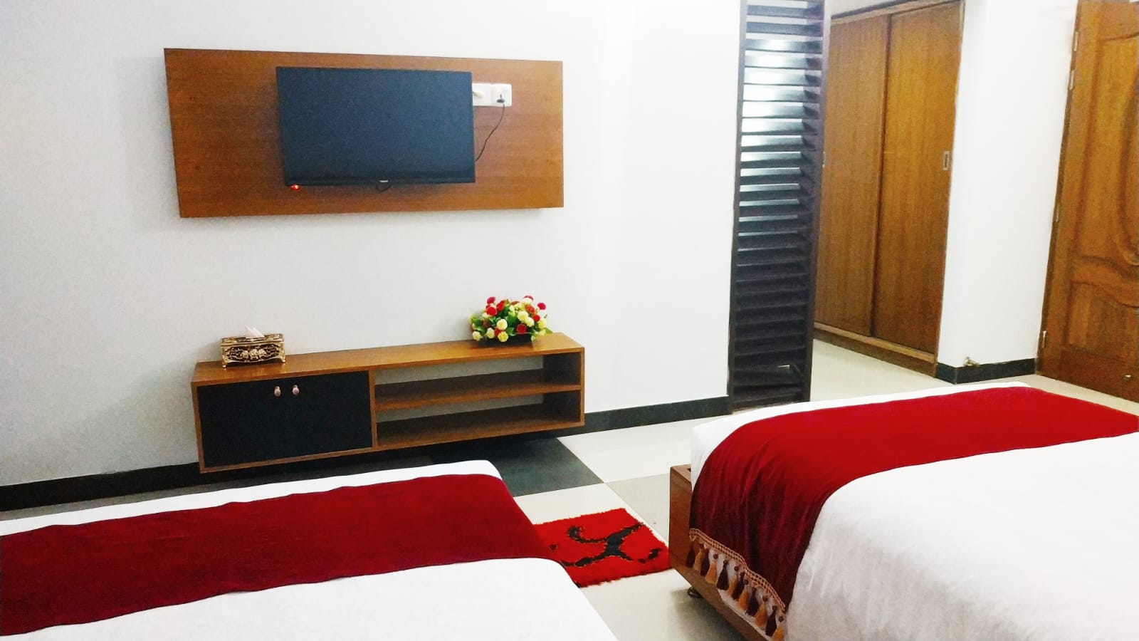 Deluxe Family (1 Couple + 1 Single Bed) – Hotel Khan Palace Kuakata Gallery