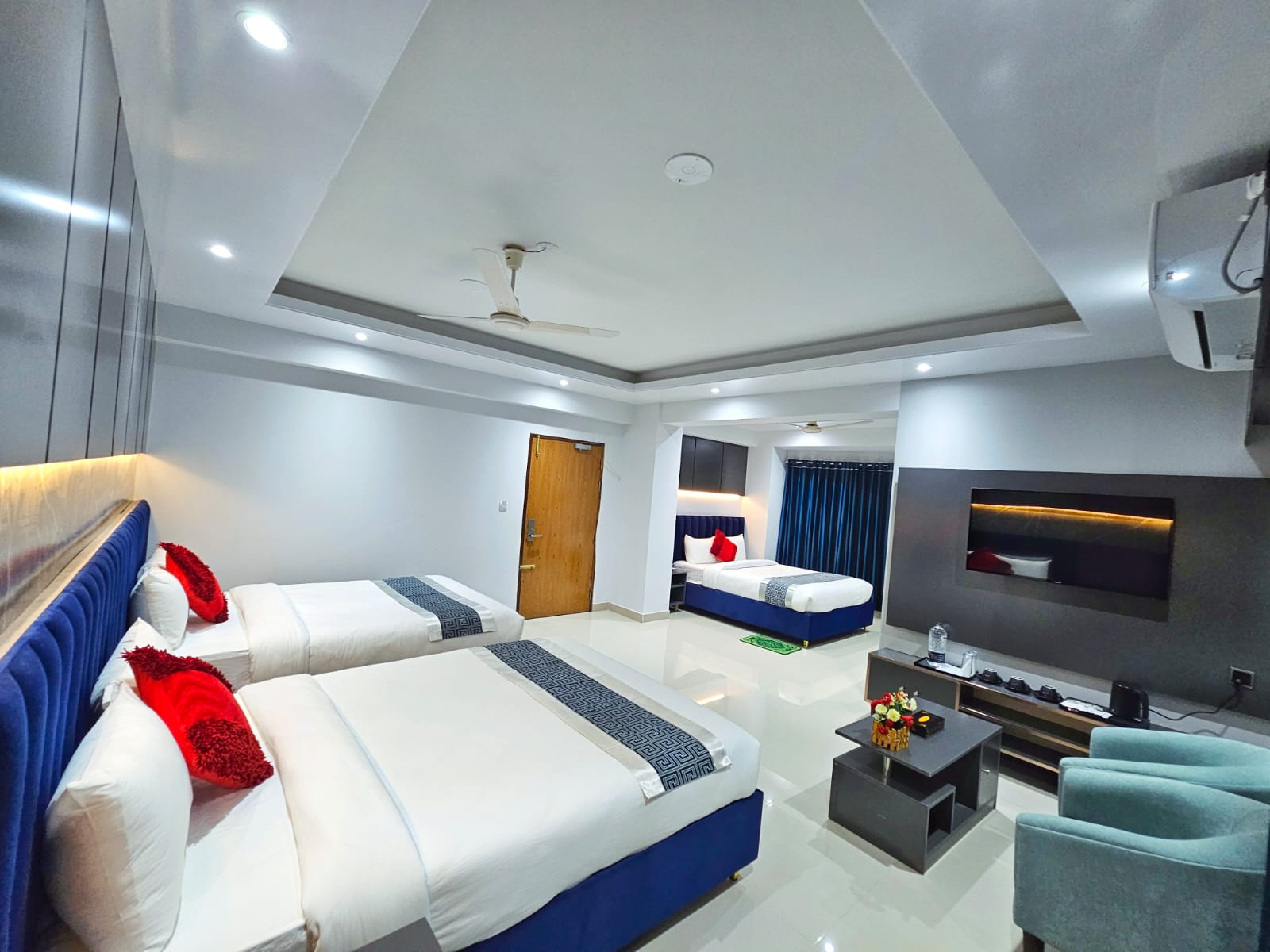Big Family Room (3 Couple Bed) at Hotel Khan Palace – Kuakata Accommodation