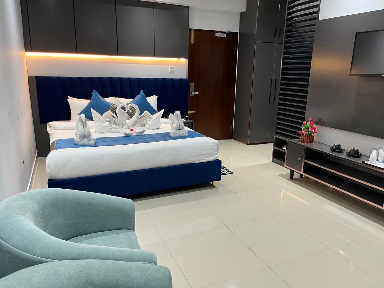 Royal Couple (1 King Bed) – Kuakata Hotel Photo 2