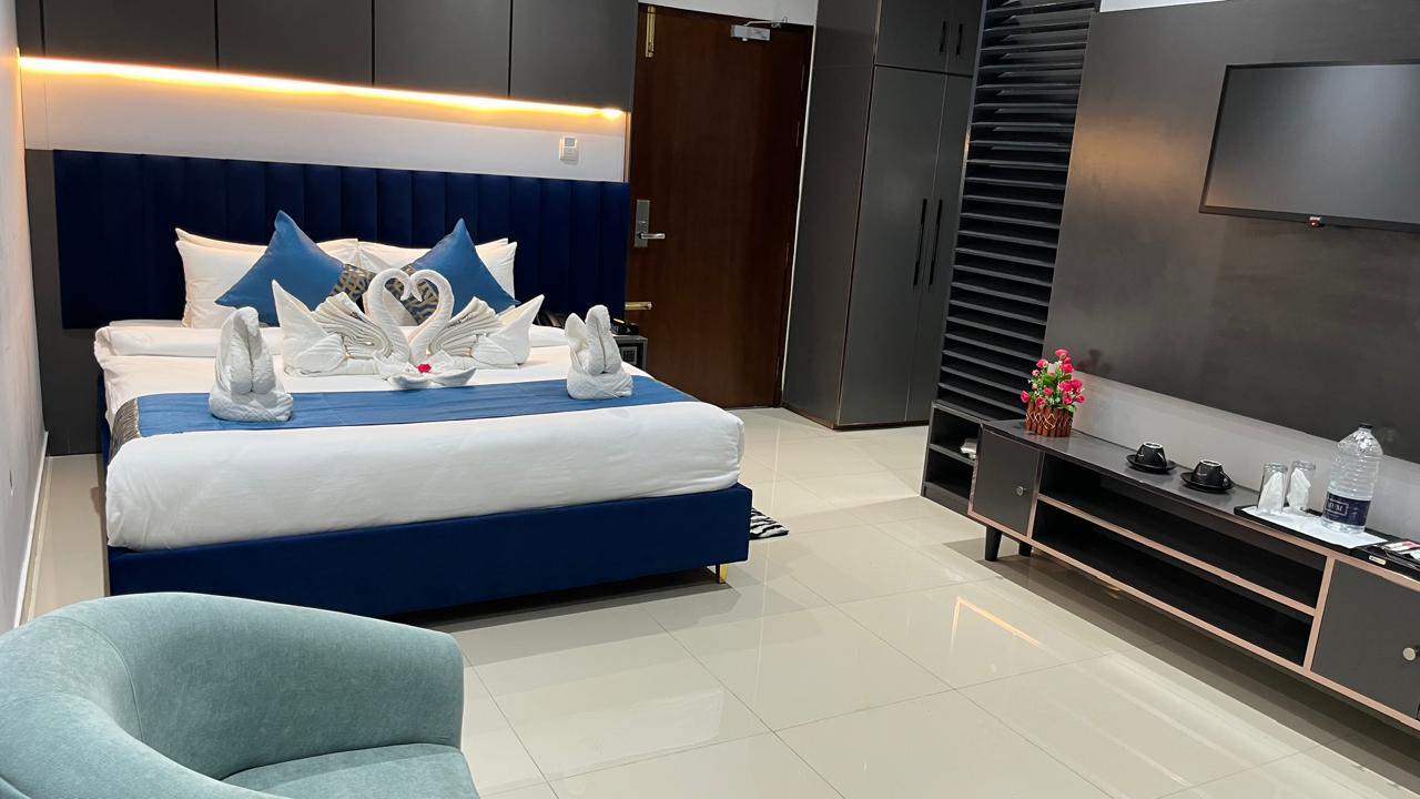 Royal Couple (1 King Bed) – Hotel Khan Palace Kuakata Gallery