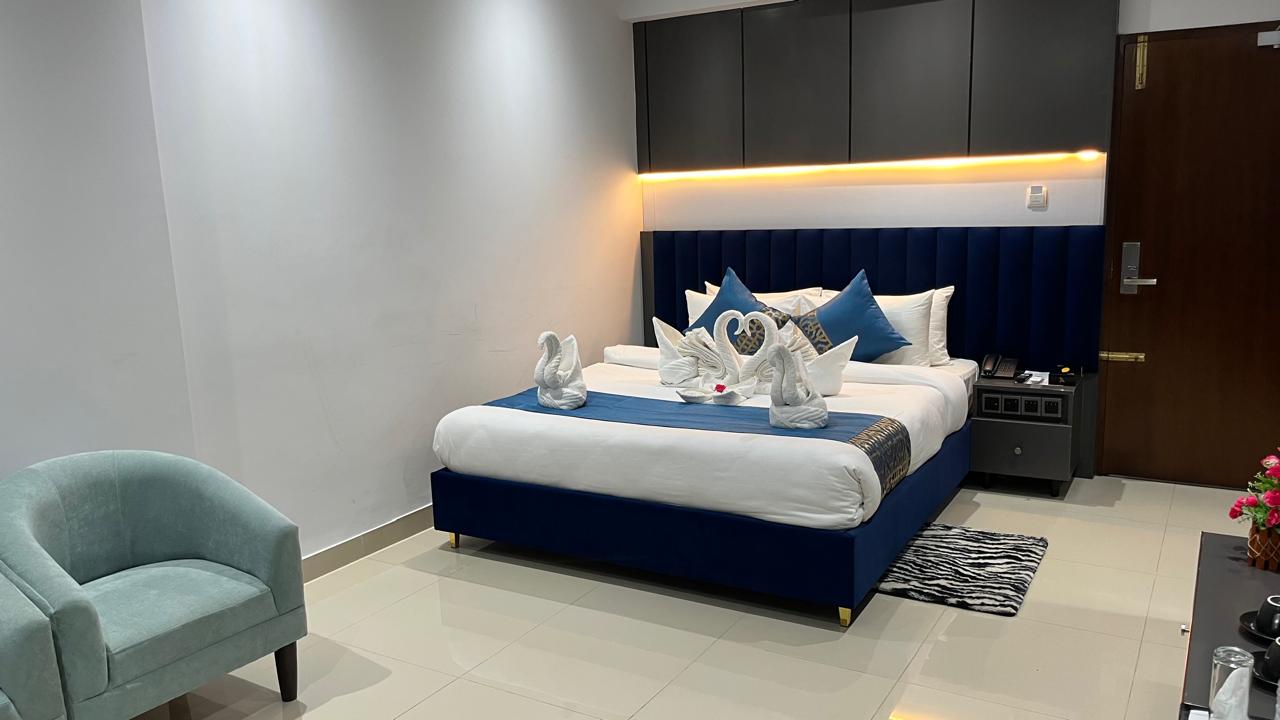 Royal Couple (1 King Bed) – Hotel Khan Palace Kuakata Gallery