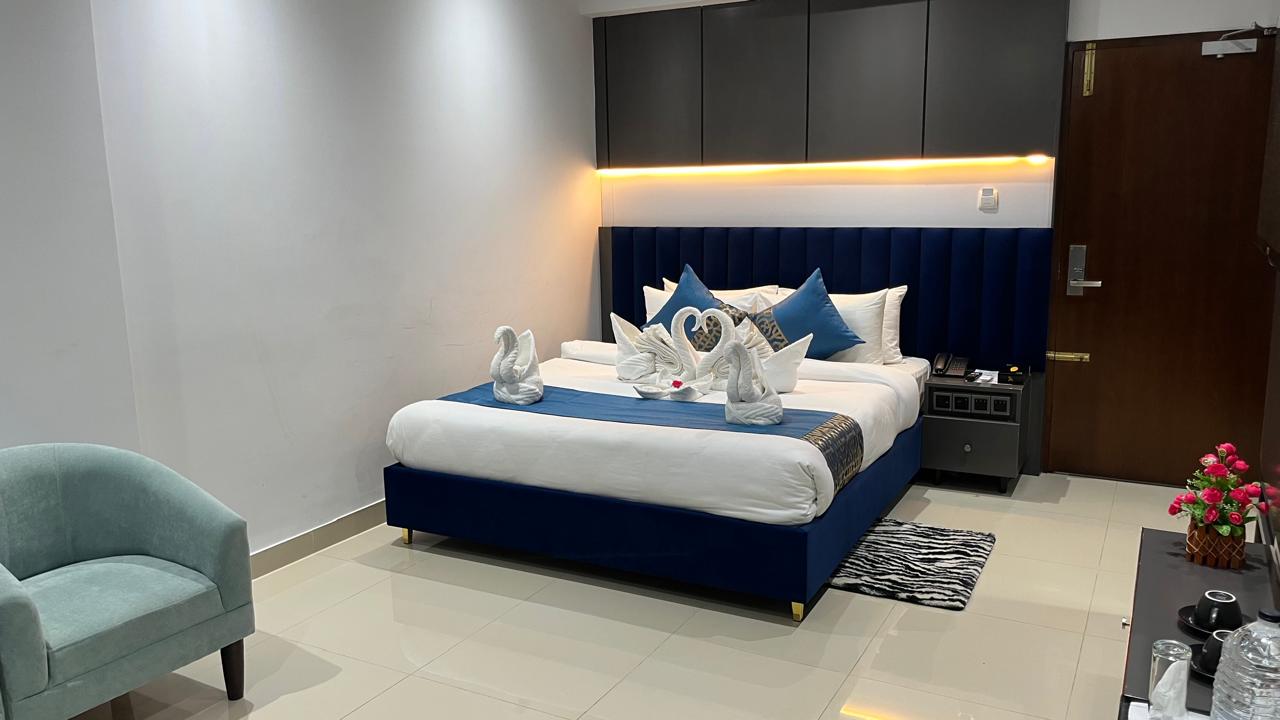 Royal Couple (1 King Bed) – Hotel Khan Palace Kuakata Gallery