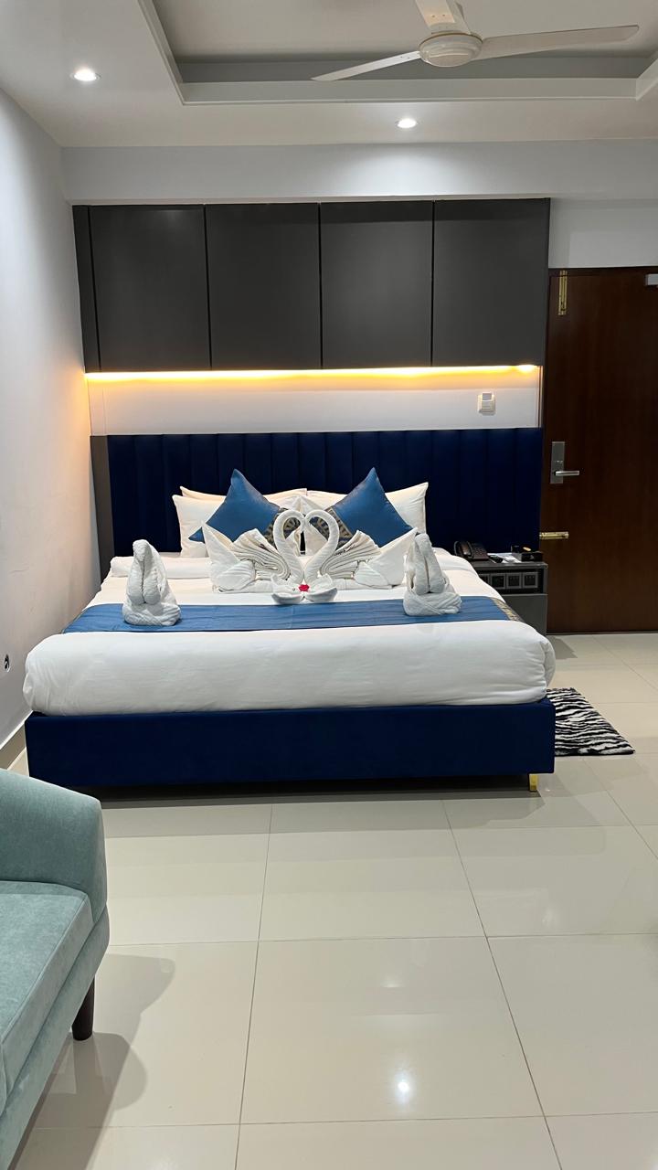 Royal Couple (1 King Bed) – Hotel Khan Palace Kuakata Gallery