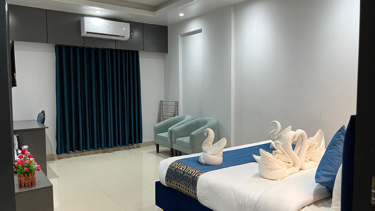 Royal Couple (1 King Bed) – Hotel Khan Palace Kuakata Gallery