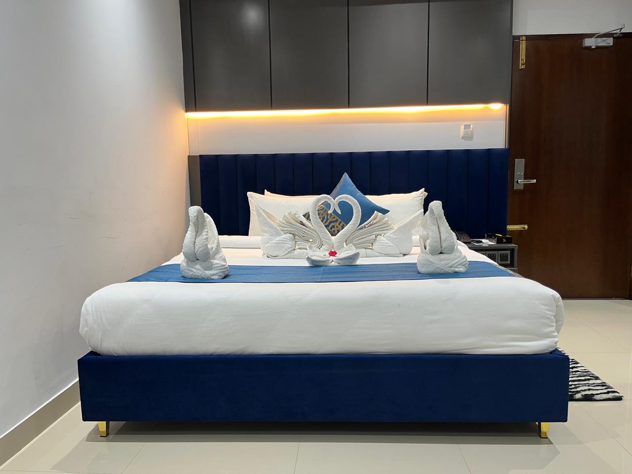 Royal Couple (1 King Bed) – Hotel Khan Palace Kuakata Gallery