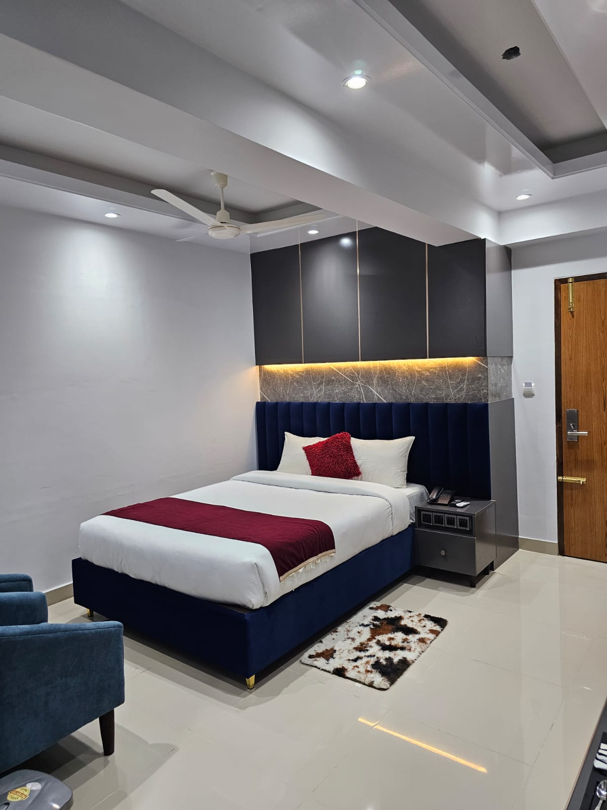 Royal Couple (1 King Bed) – Hotel Khan Palace Kuakata Gallery