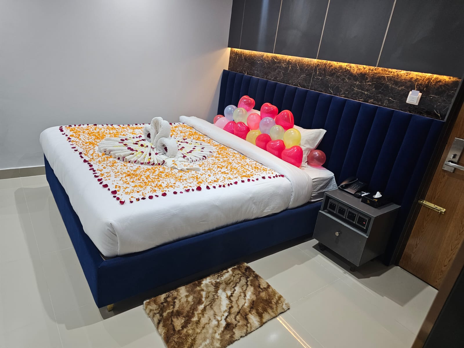 Royal Couple (1 King Bed) – Hotel Khan Palace Kuakata Gallery