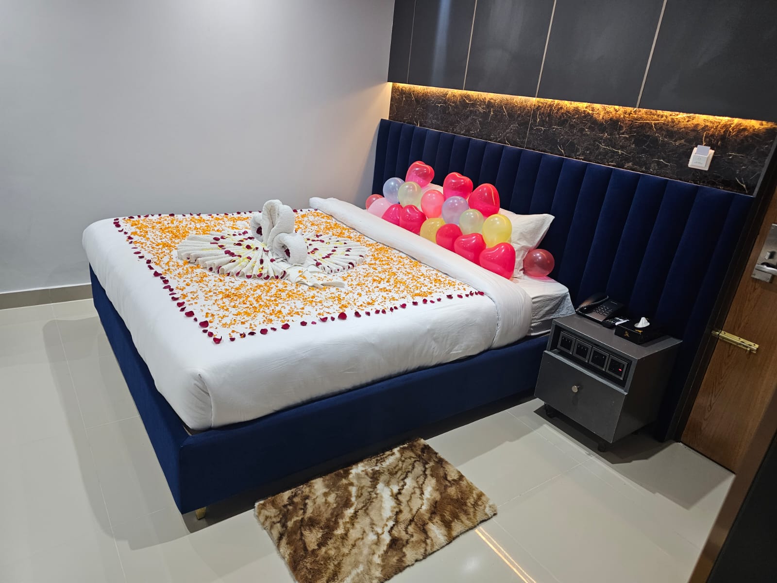 Royal Couple (1 King Bed) – Hotel Khan Palace Kuakata Gallery