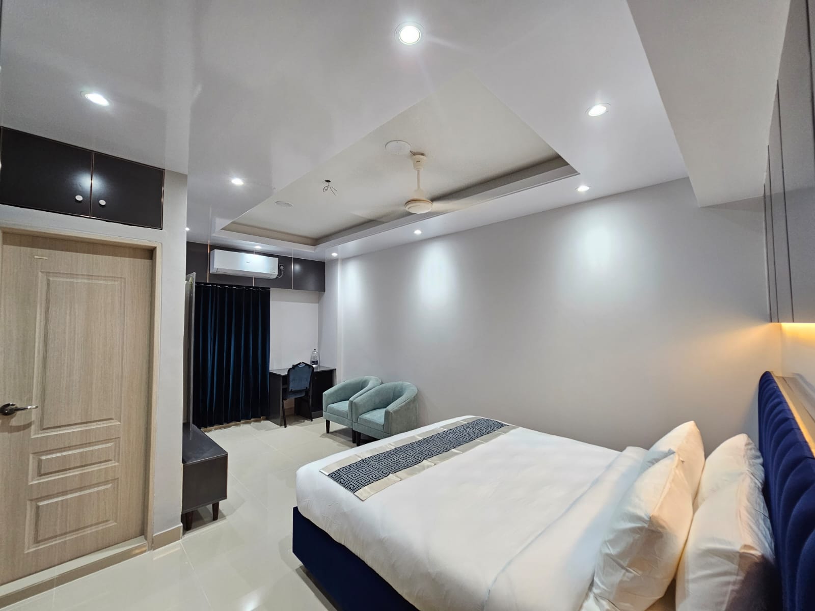 Royal Couple (1 King Bed) – Hotel Khan Palace Kuakata Gallery
