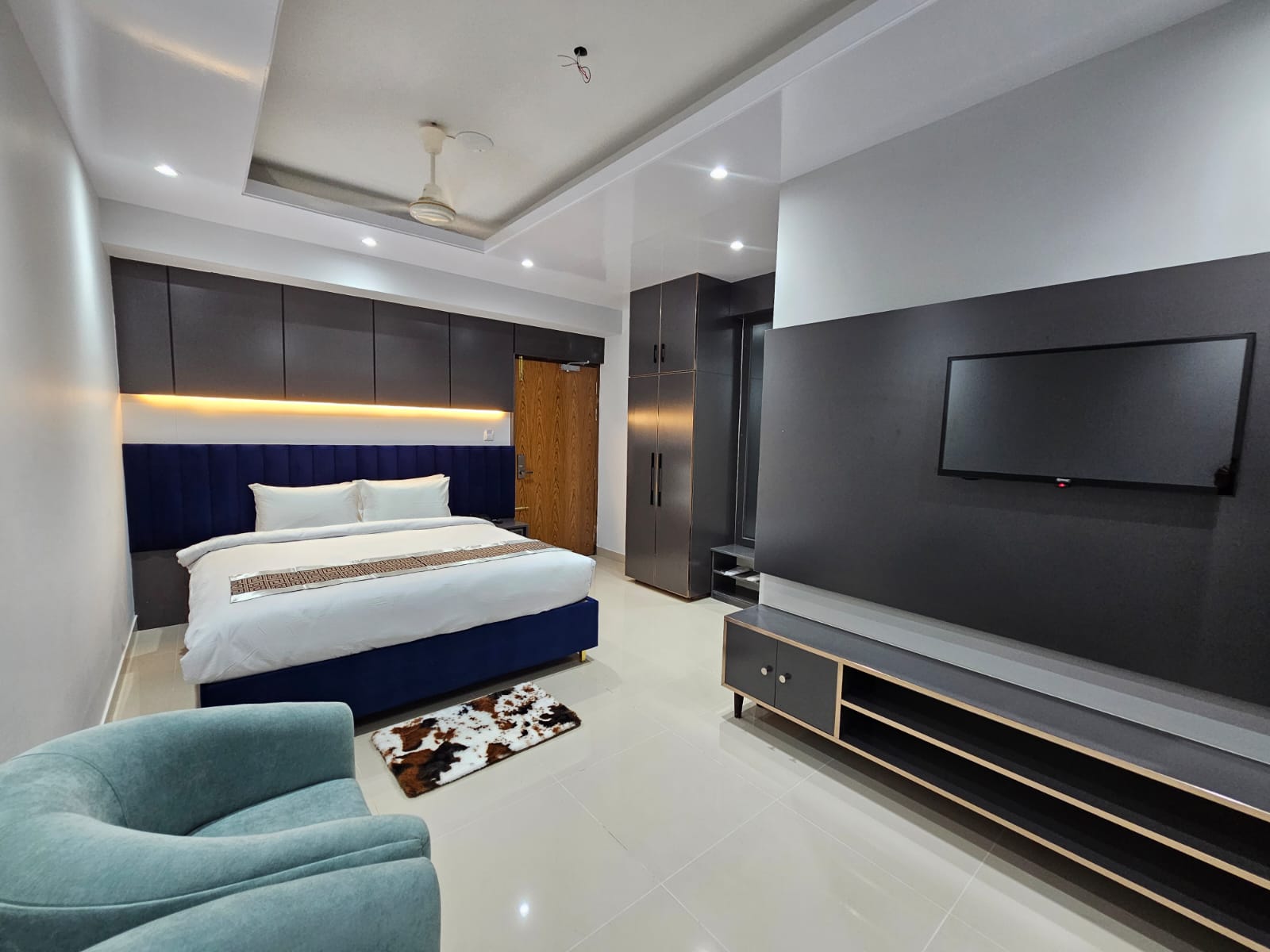 Royal Couple (1 King Bed) – Hotel Khan Palace Kuakata Gallery
