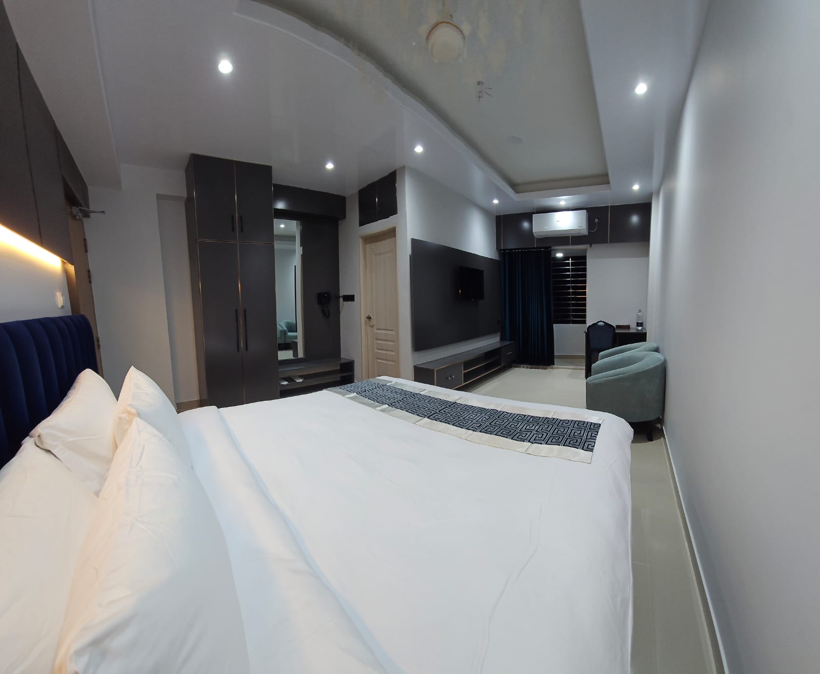 Royal Couple (1 King Bed) – Hotel Khan Palace Kuakata Gallery