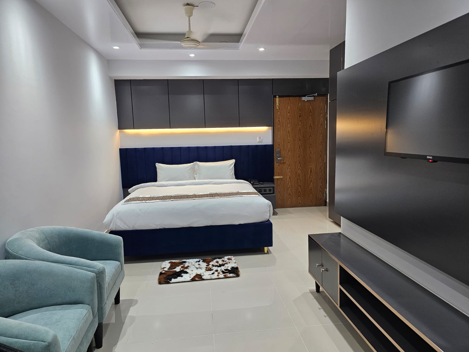 Royal Couple (1 King Bed) – Hotel Khan Palace Kuakata Gallery