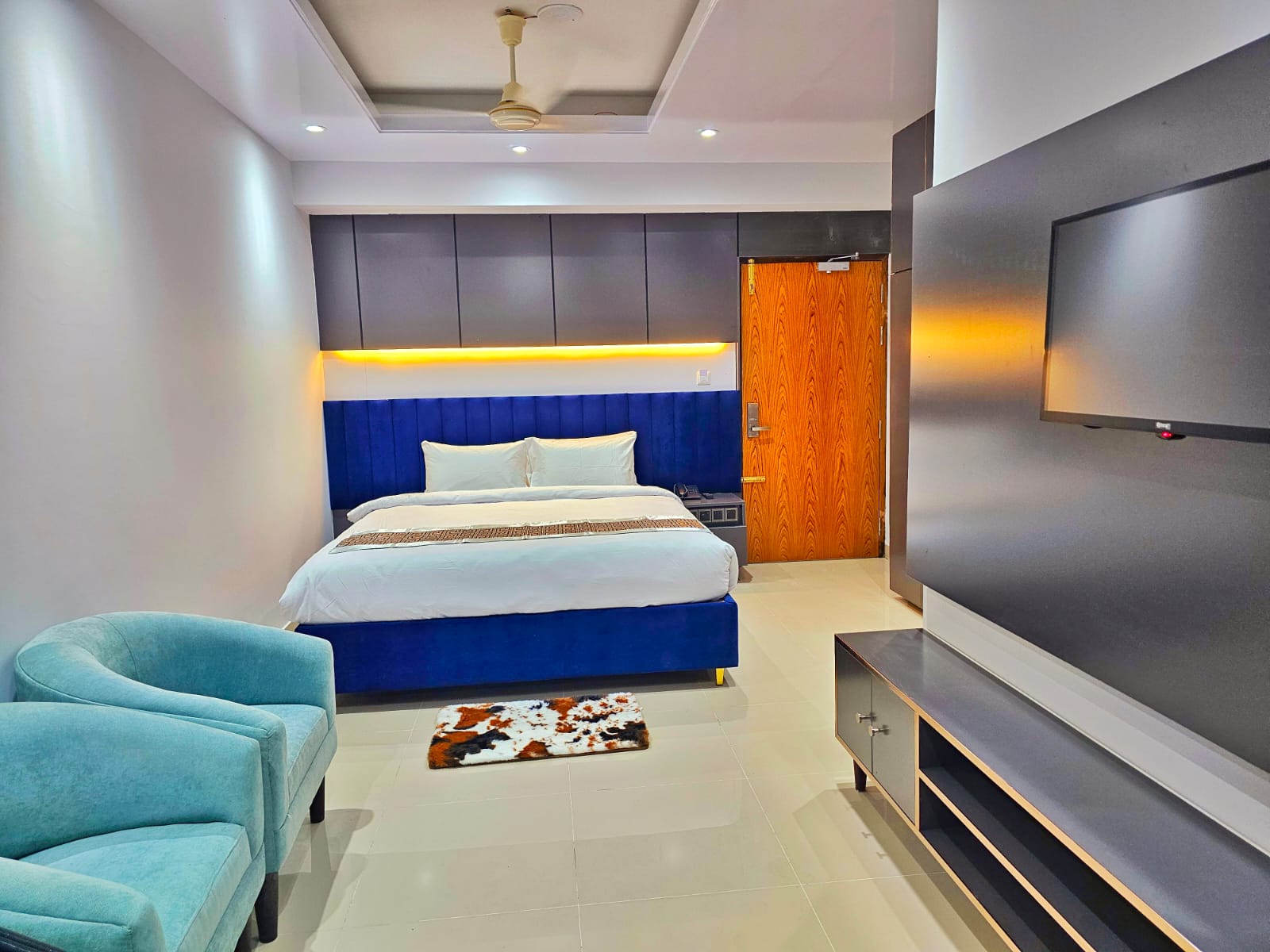Royal Couple (1 King Bed) – Hotel Khan Palace Kuakata Gallery