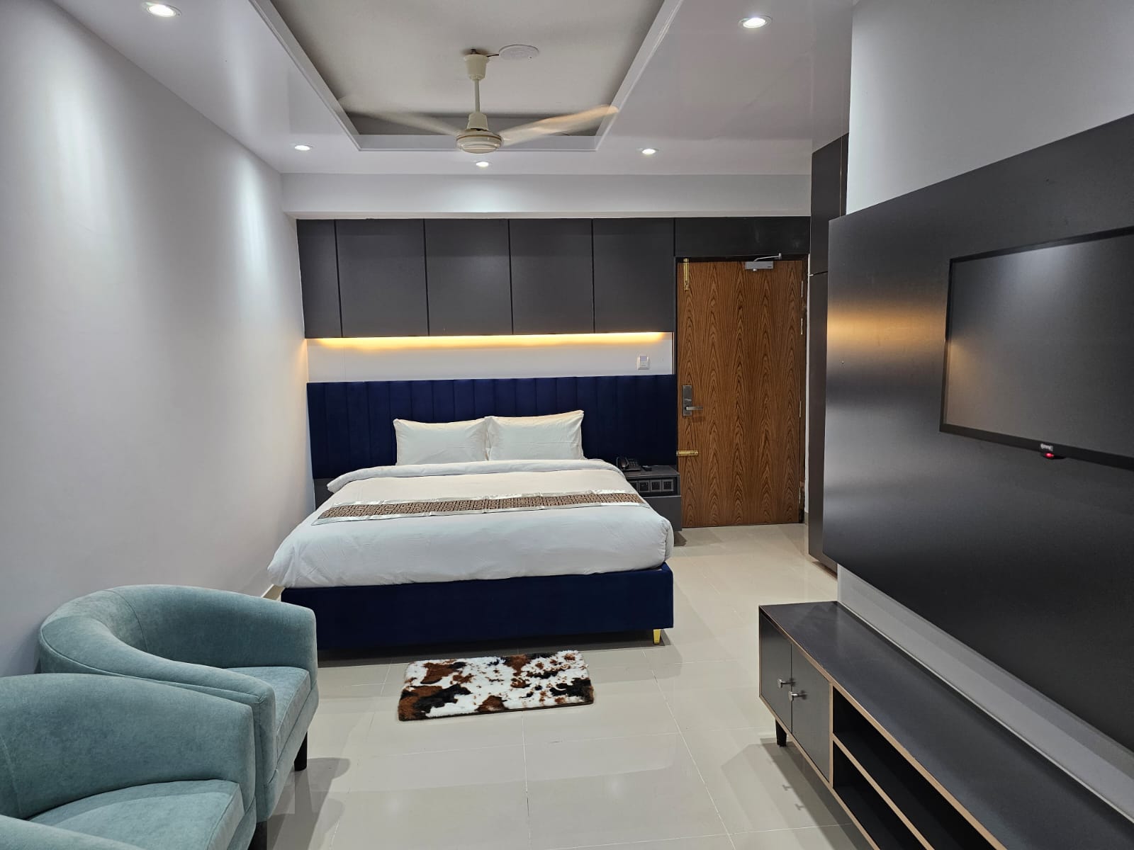 Royal Couple (1 King Bed) – Hotel Khan Palace Kuakata Gallery