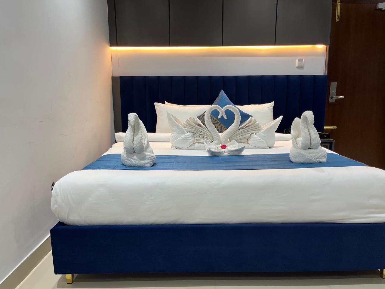 Royal Couple (1 King Bed) – Hotel Khan Palace Kuakata Gallery