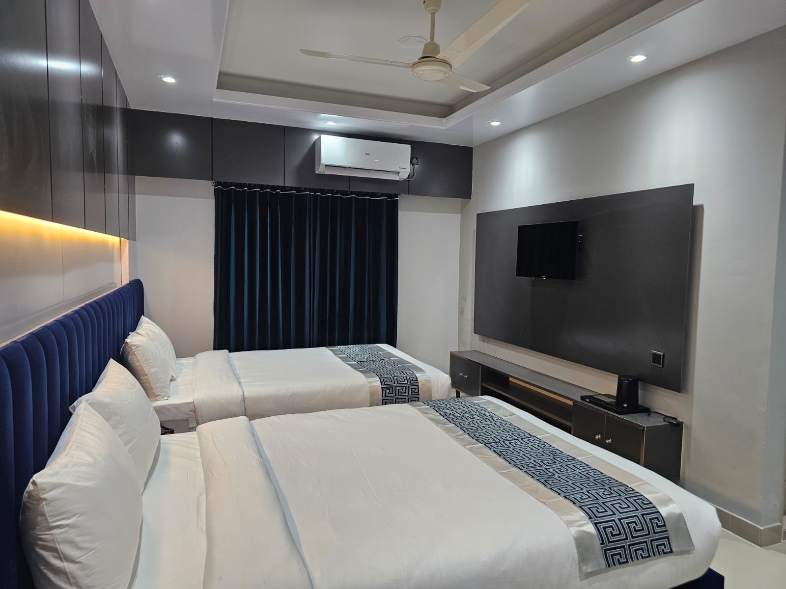 Royal Twin (2 Semi Couple Bed) – Hotel Khan Palace Kuakata Gallery