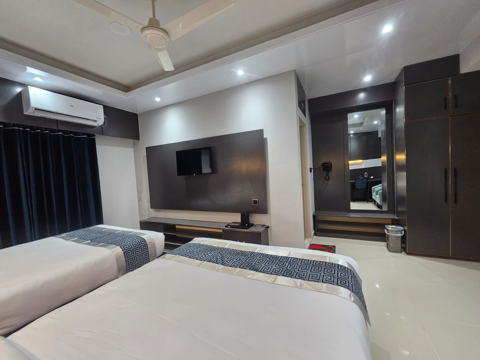 Royal Twin (2 Semi Couple Bed) – Hotel Khan Palace Kuakata Gallery